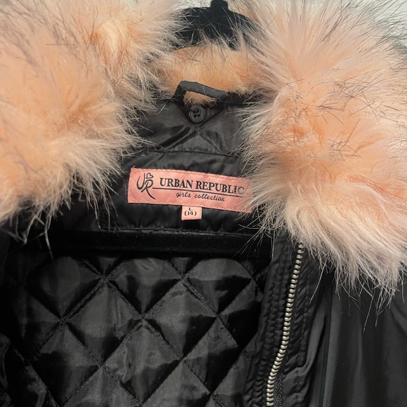 Urban Republic puffer jacket with pink faux fur detachable collar. - Picture 3 of 6